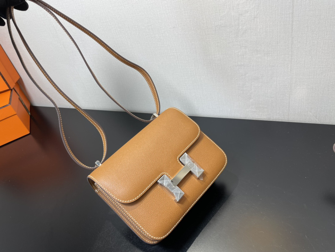 Hermès Constance 19 Epsom Silver Hardware 7.25" x 6.25" x 2.25"
