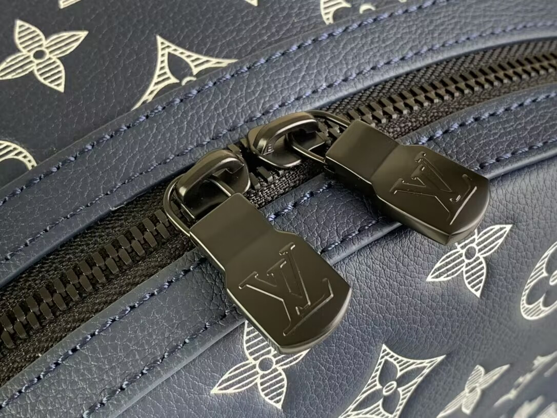 LV M24760 Discovery Backpack