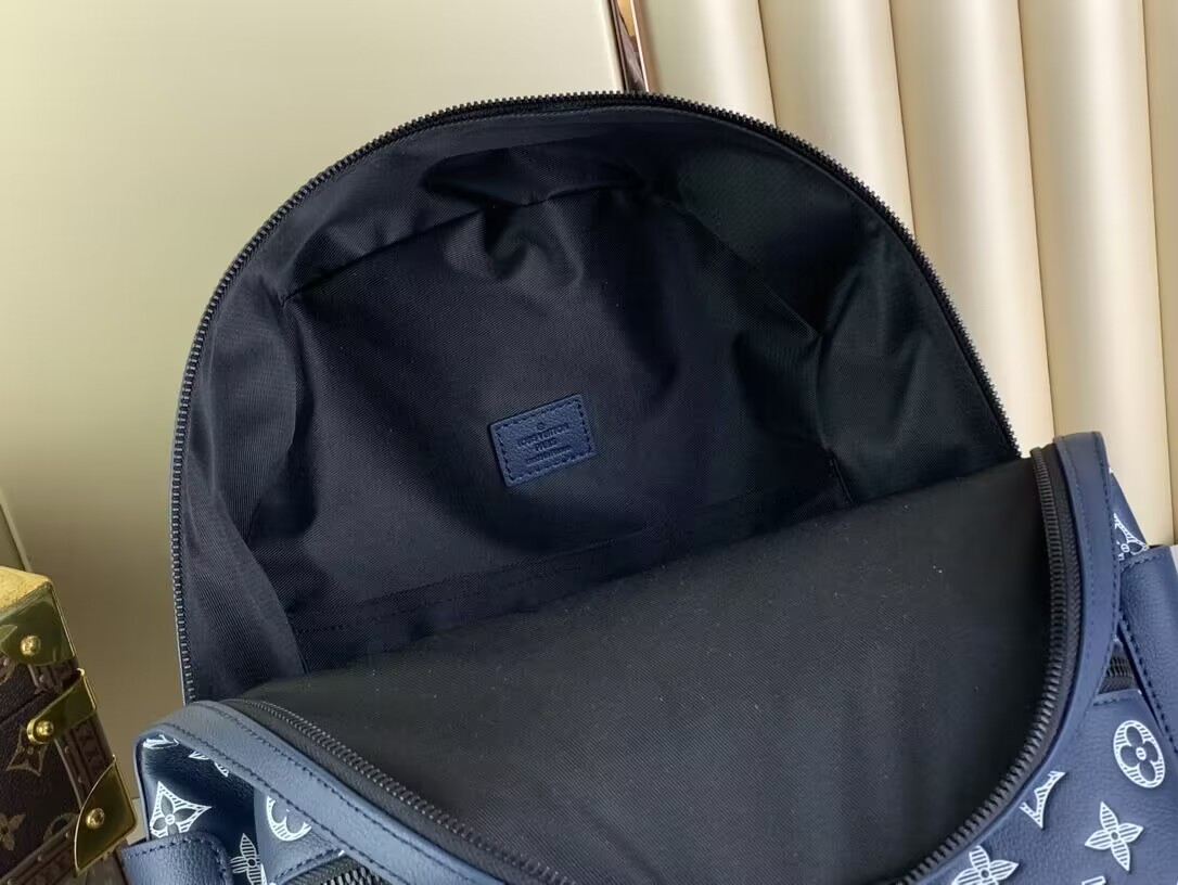 LV M24760 Discovery Backpack