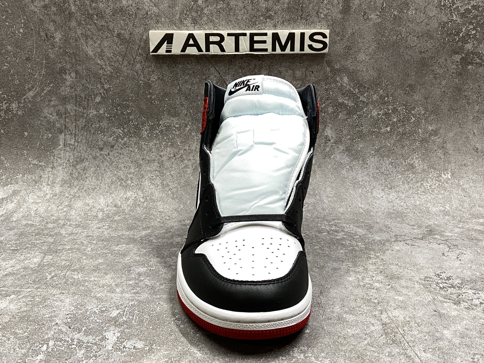 Air Jordan 1 Retro High Satin Black Toe