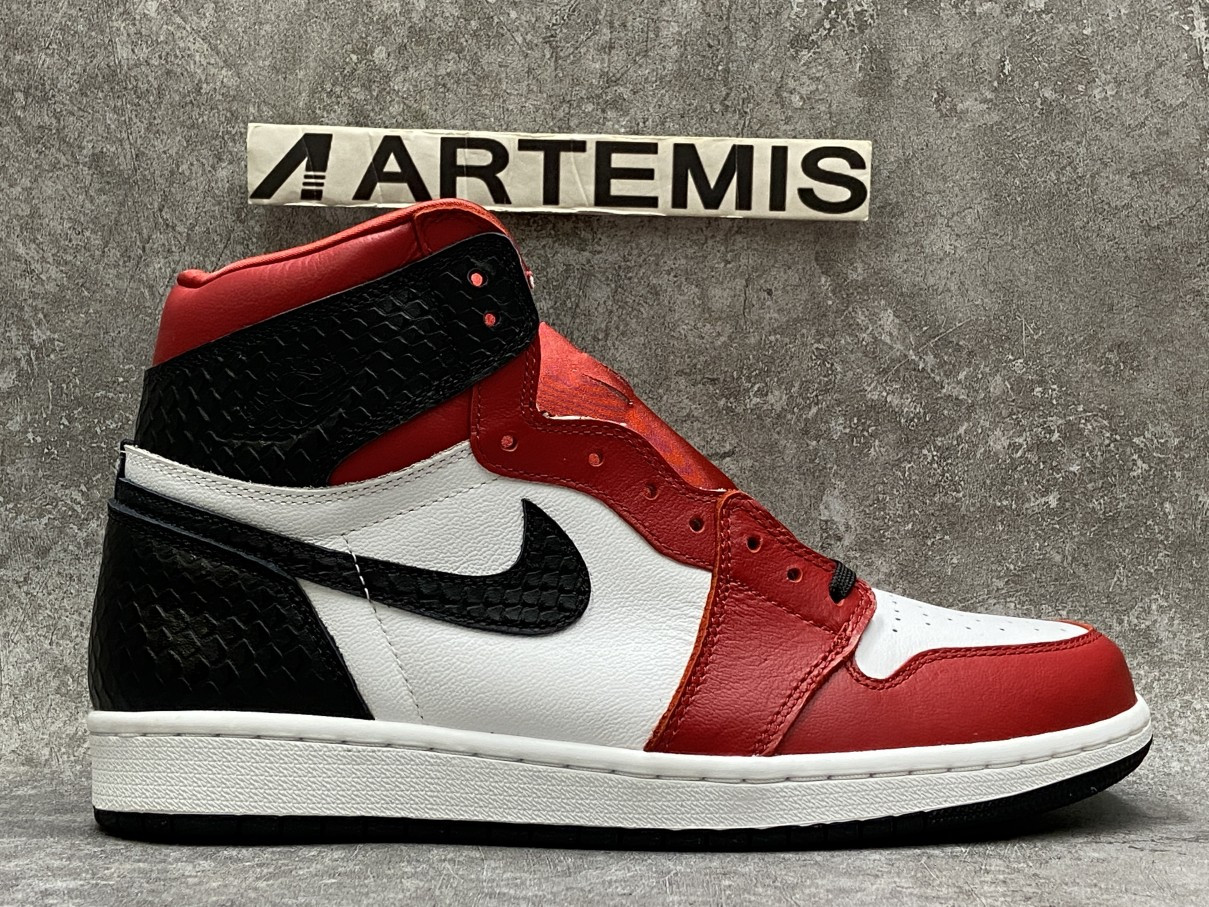 Air Jordan 1 Retro High Satin Snake Chicago