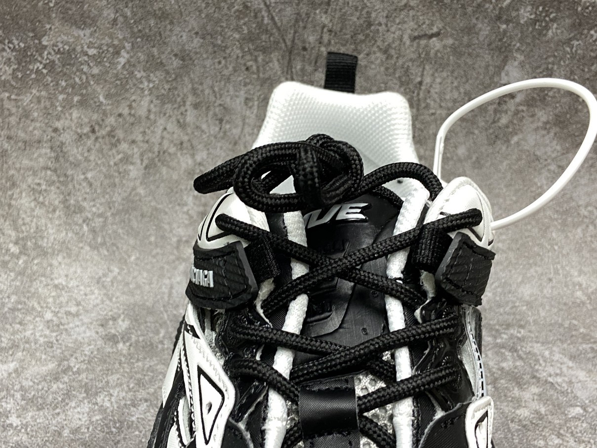 Balenciga Drive Sneaker 