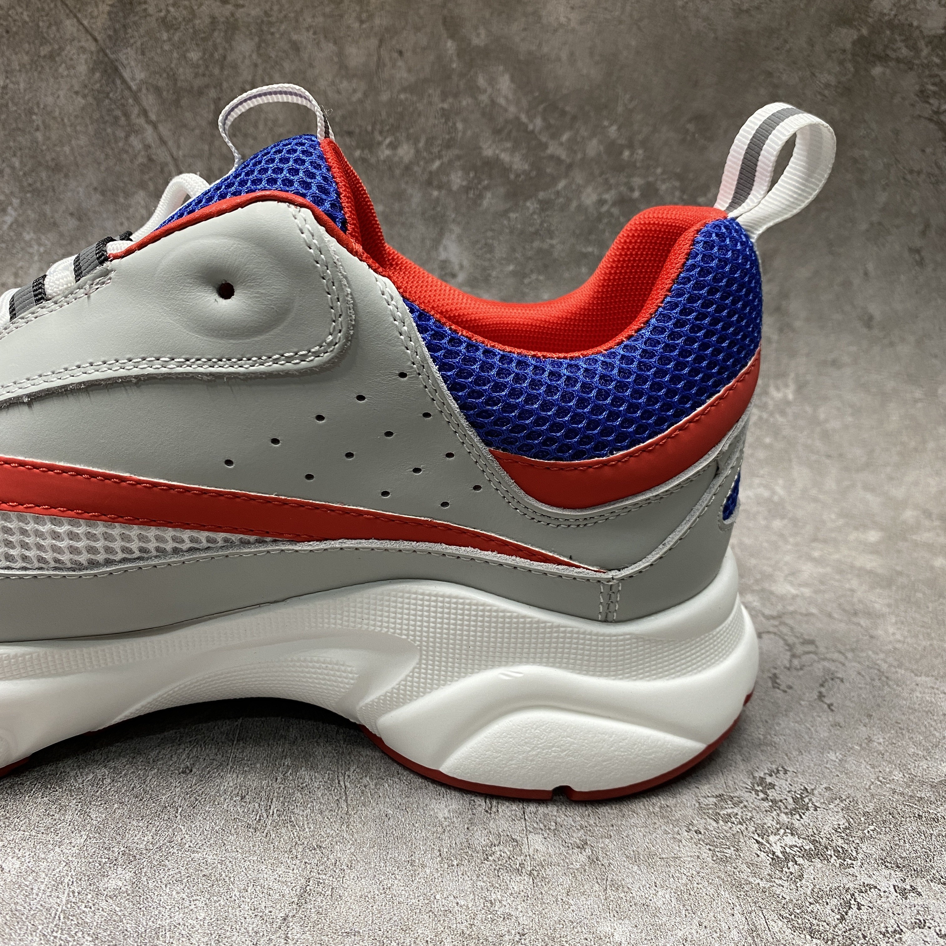 D*or b22 white red blue