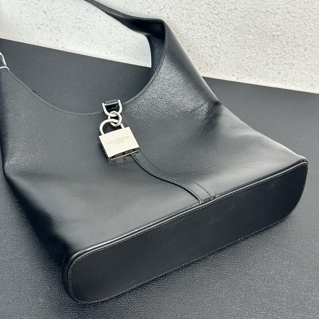 Balenciaga WOMEN