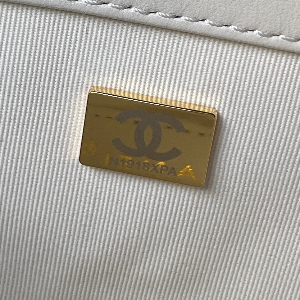 Ch*el baguette bag white 4.5 × 9.4 × 1.8 in