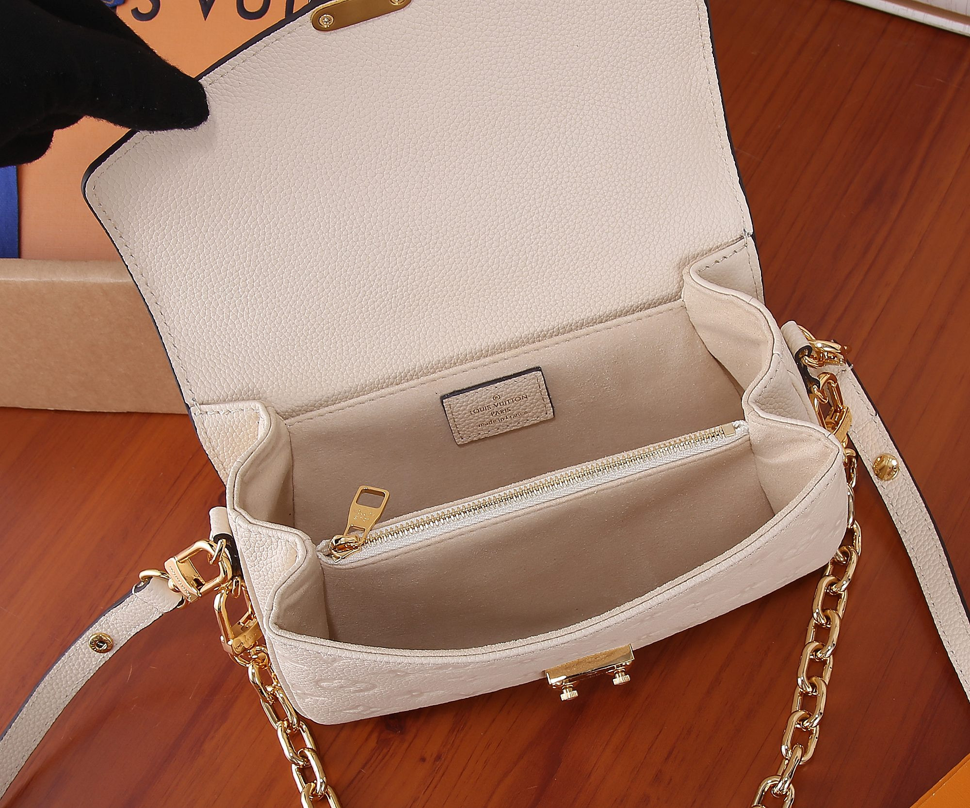 LV Pochette Métis East West M22942 21.5 x 13.5 x 6 cm