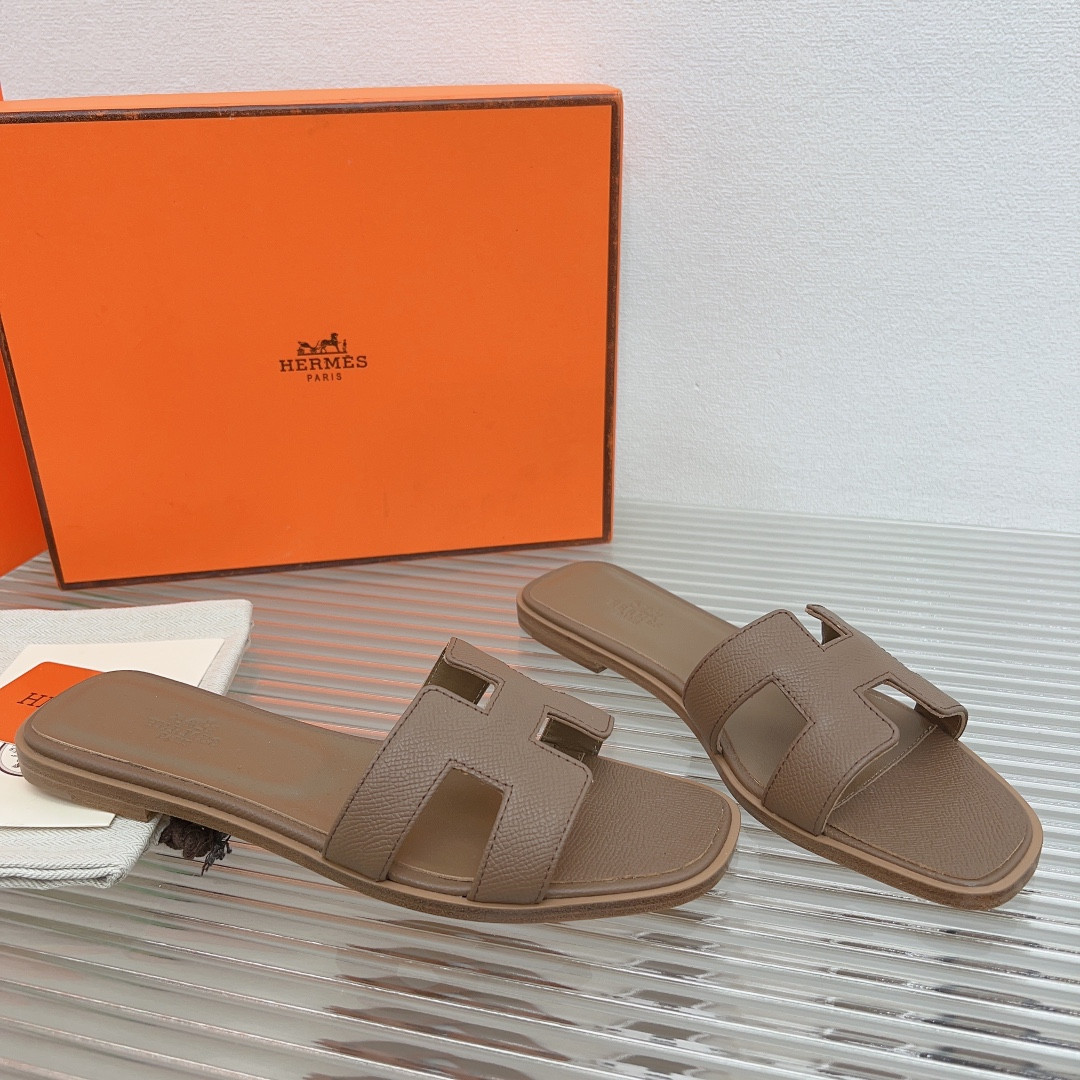 UA Hermès Oran sandal