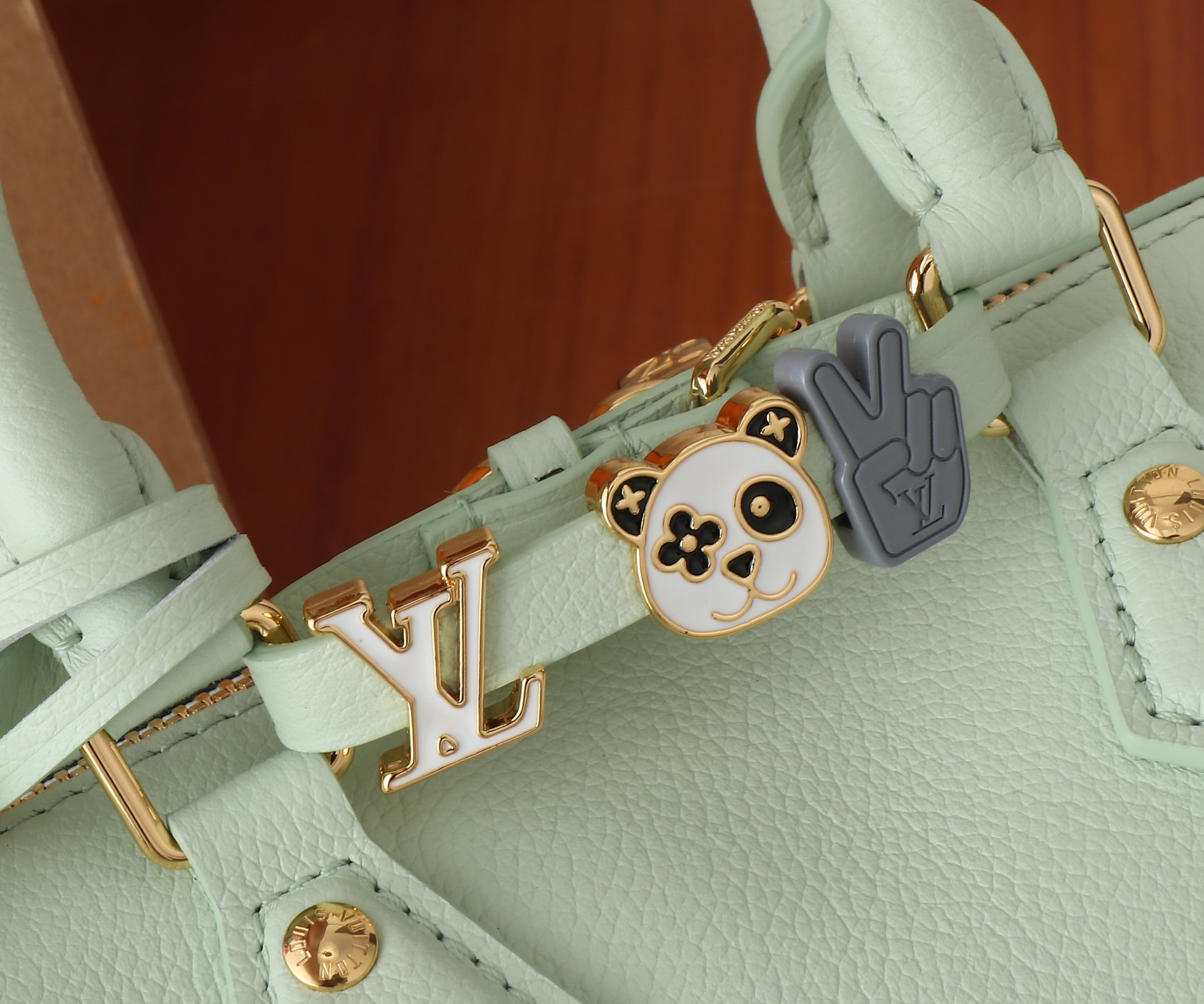 LV Speedy 18   M24605 18x12.5x11CM