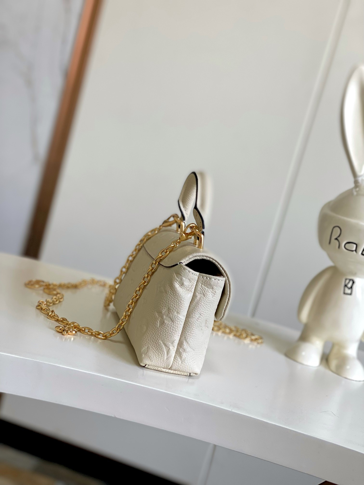 LV Nano Madeleine M12145 12.5 x 6 x 21cm