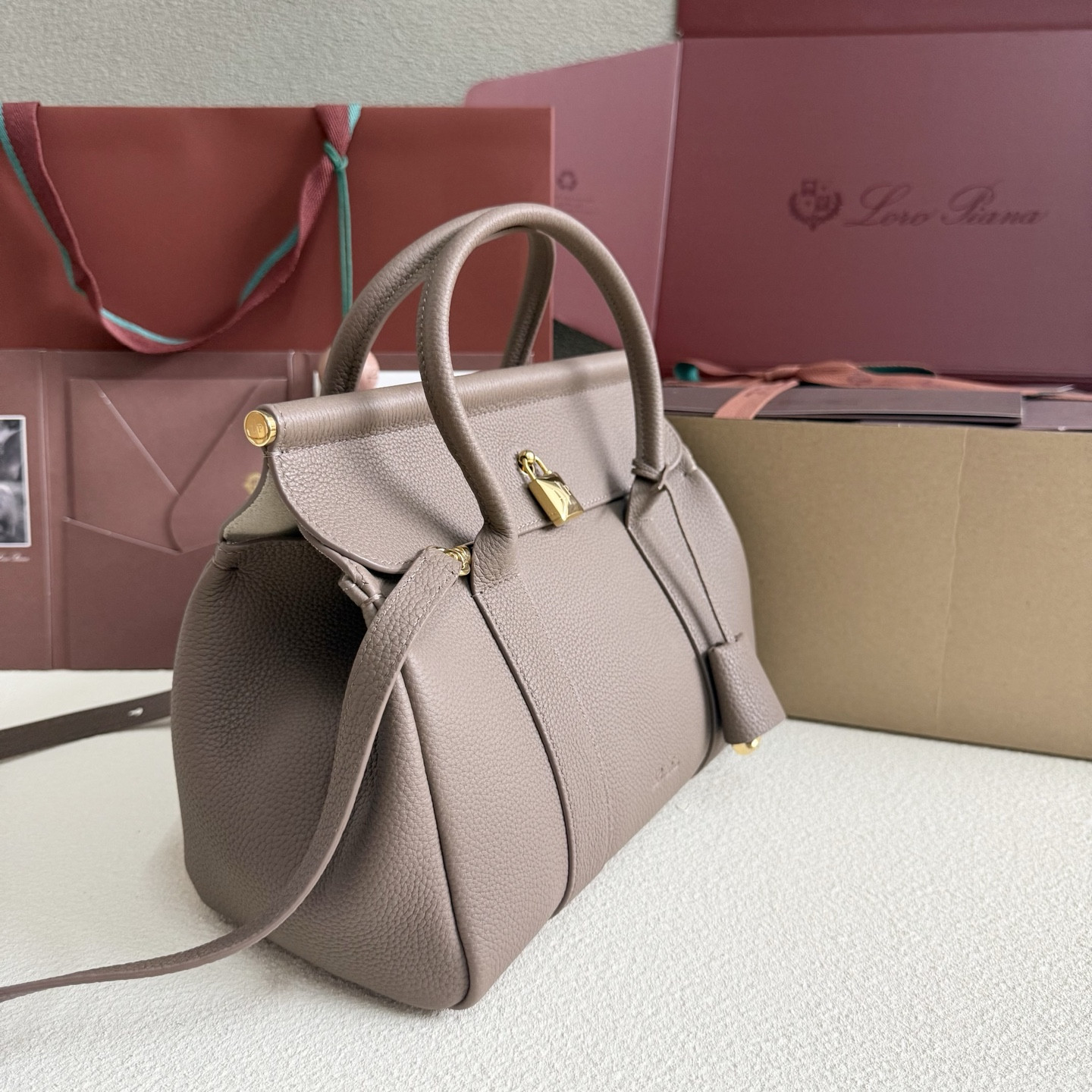 L**o p*ana loom l25 calfskin 25x18x12.5cm