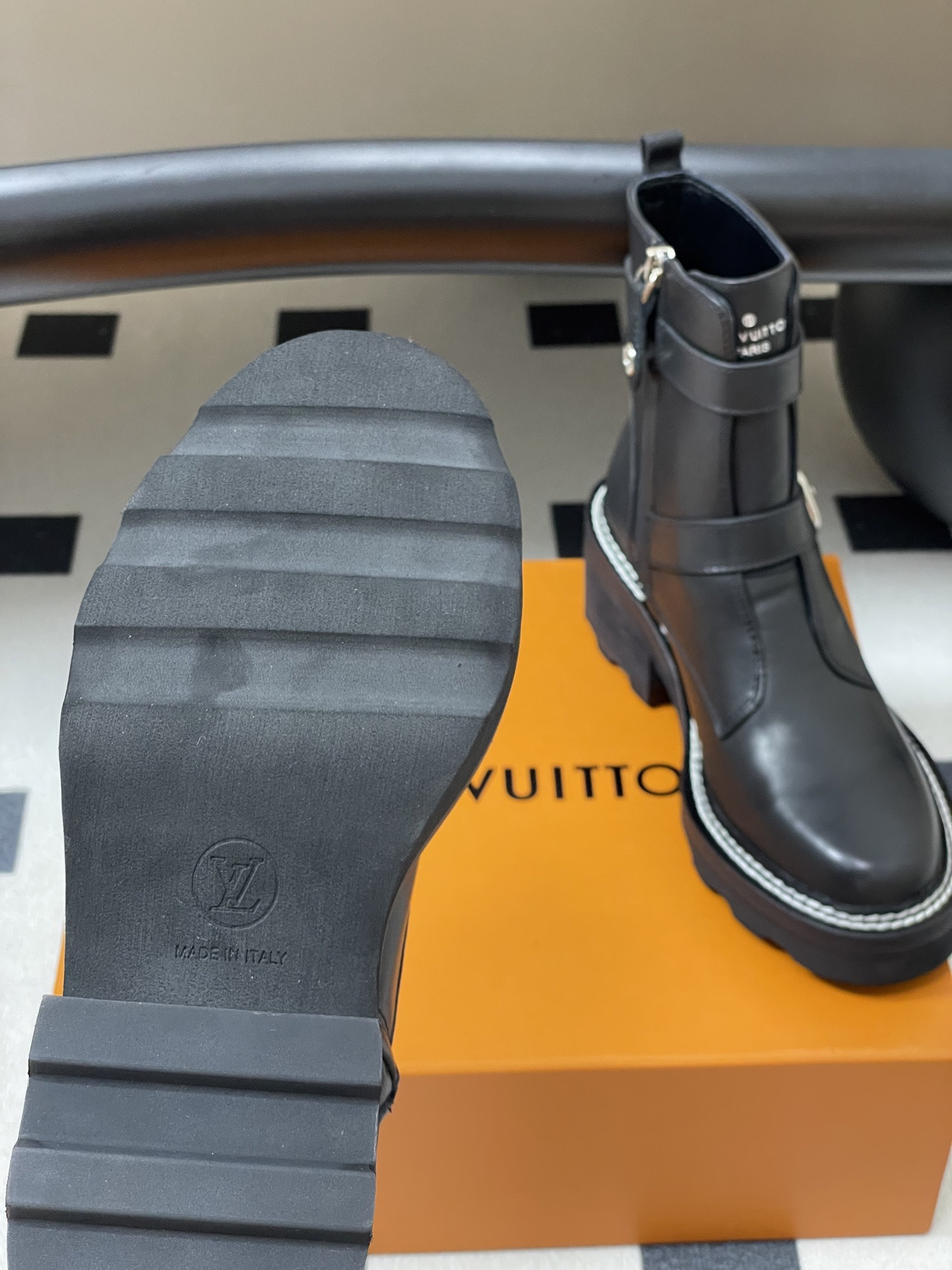 UA LV BEAUBOURG Ankle Boots